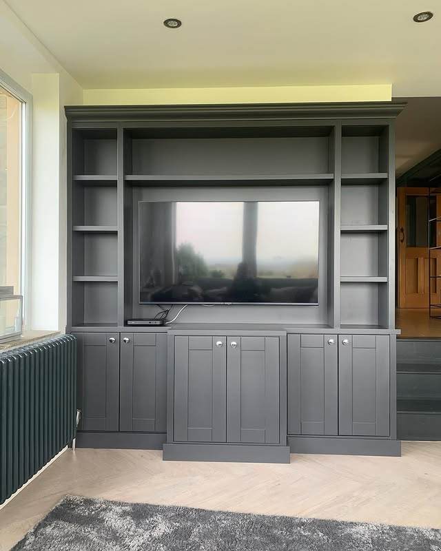 Narrow media unit sprayed in onyx black